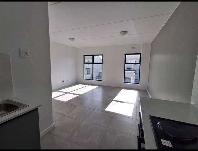 2 BEDROOM PROPERTY TO RENT IN PARKLANDS EAST